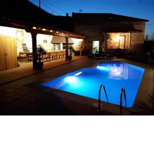 Villa Nogueira - Casa Rústica Lujosa con piscina, barbacoa y chimenea