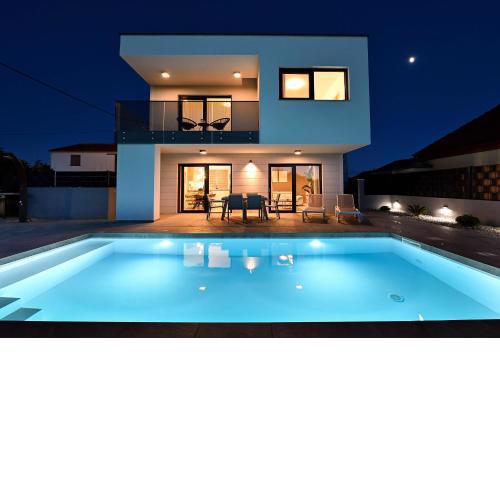 Villa Nostro Porto with pool
