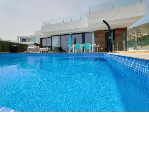 Villa nueva con piscina en Finestrat