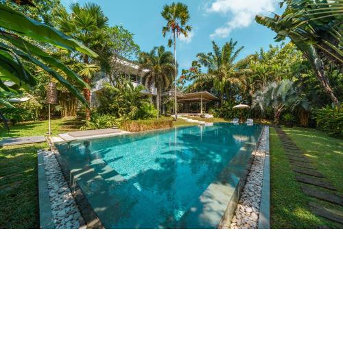 Villa Nunasari - 3BR Villa w/ Lush Greeneries, Close to the Beach!