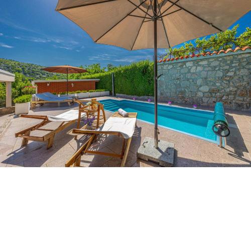 Villa Oblak with a heated private swimming pool and a secured car park