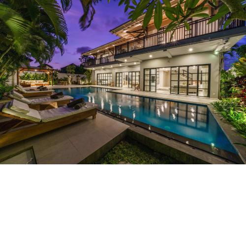 Villa Okenada - Modern 5-bedroom pool villa in Berawa!