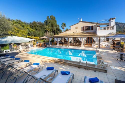 Villa Oliveras by Villa Plus