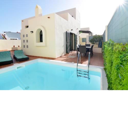 Villa Olympia Lovely, Close to Town and Beaches with Private Pool & Fast WiFi