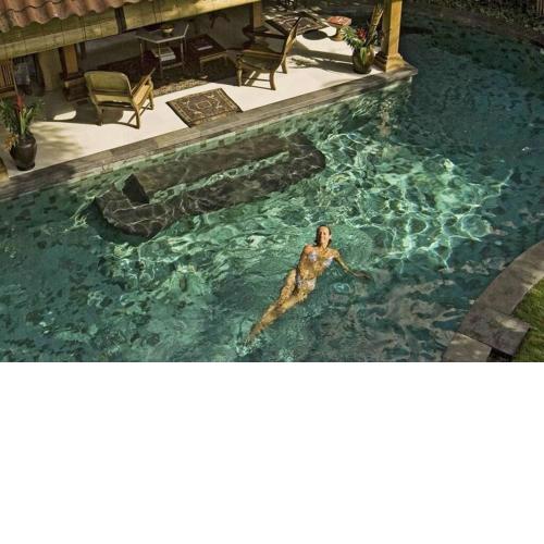 Villa Oost Indies fully staffed luxury villa, walk to the beach Experience true Balinese style with all modern luxuries