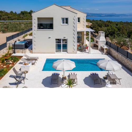 Villa Ora with Heated pool, Whirlpool, 4 bedrooms