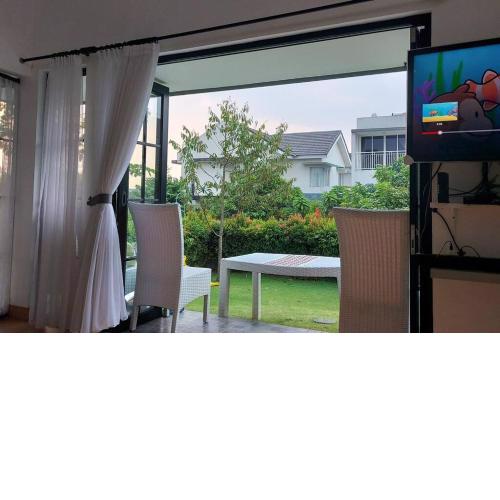 Villa Outdoor Rancamaya With Netflix, Youtube, SmartTV and Nice Backyard