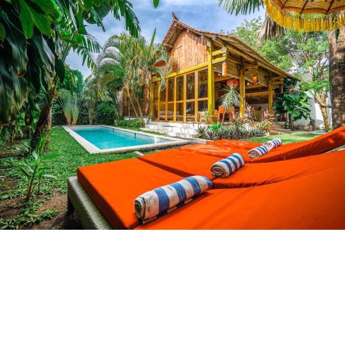 Villa Pagoda, Sumptuous 4BR Villa with Tropical Vibes in Seminyak
