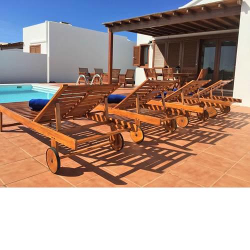 Villa Papagayo 107 Playa Blanca villa with private heated pool air conditioning wifi
