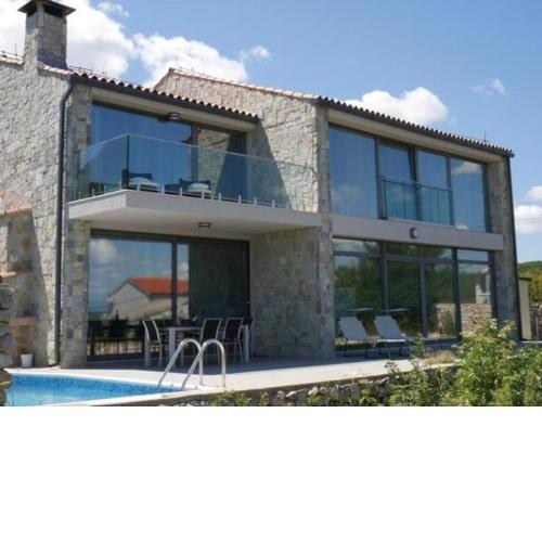 Villa Paradise mit Pool und teilweise Meerblick