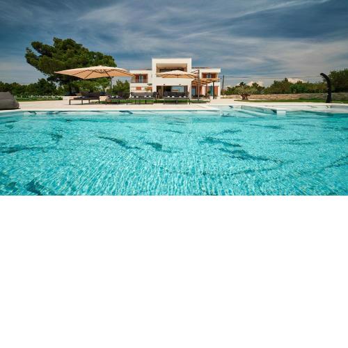 Villa Pavino with infinity pool near Skradin
