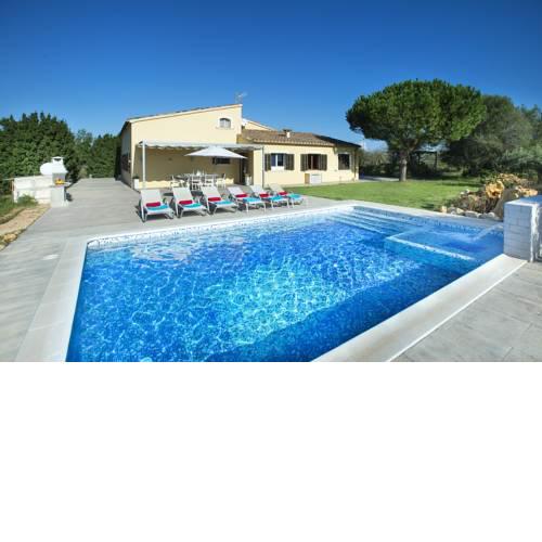 Villa Paxeco with Large Pool and Jacuzzi