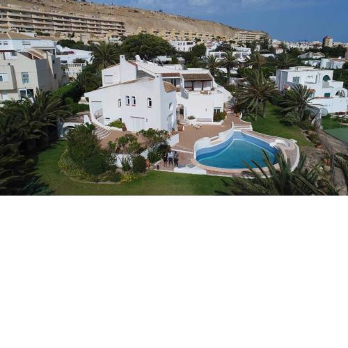 Villa pegado al campo del golf ALMERIMAR