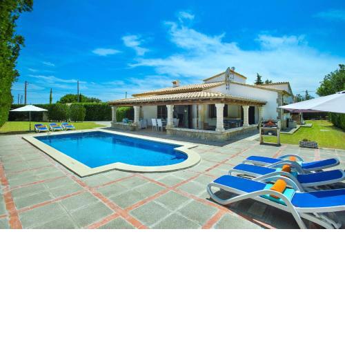 Villa Peso 15 Min Walk to the Beach