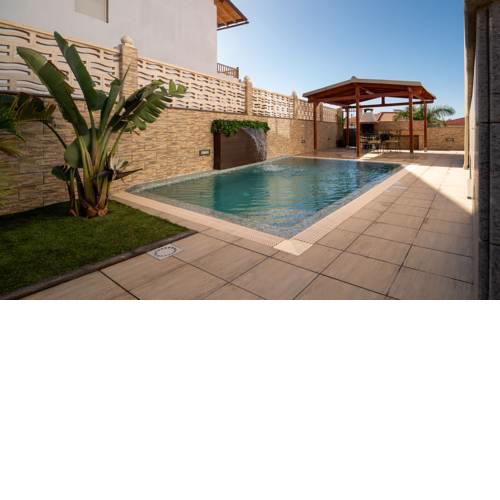Villa, Private heated pool and jacuzzi .
