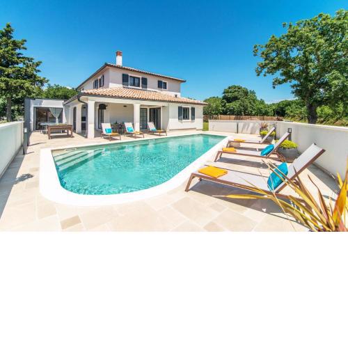 Villa Prodol by Villa Plus