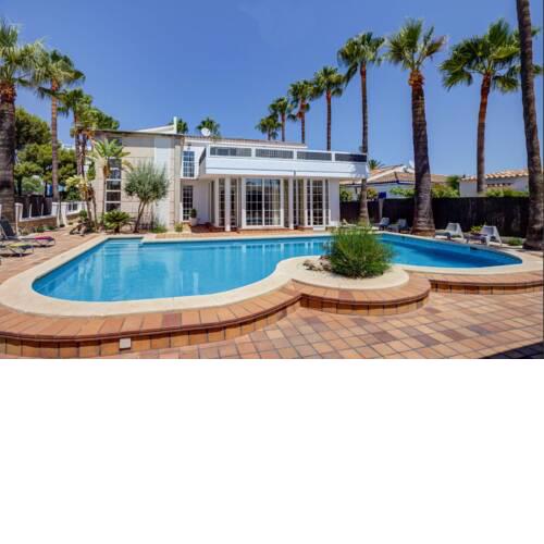 Villa Puerto Alcudia Deluxe - stunning 5 bedroom villa in the heart of the resort