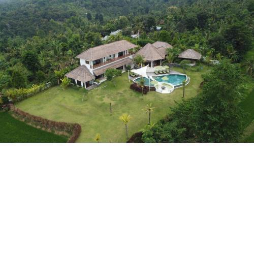 Villa Ravenala, Sumptuous 5BR Luxury Villa 10min away from Lovina in the North of Bali