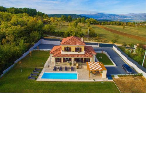 Villa Raviola