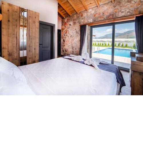Villa Rich Stone
