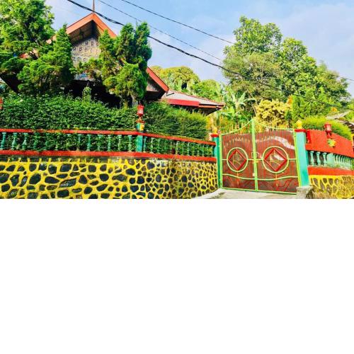 Villa Ricky Van Wijaya