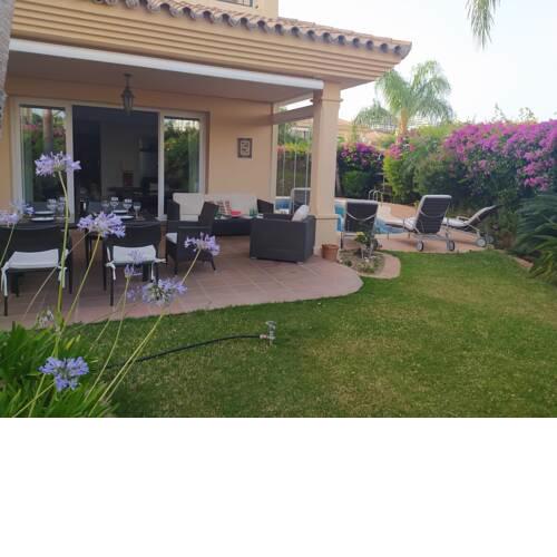 VILLA RIVIERA CON PISCINA PRIVADA JUNTO AL CAMPO DE GOLF