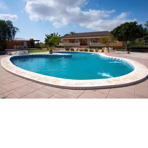 Villa Rosa. HOUSE GARDEN, POOL & BBQ FOR 16 PEOPLE