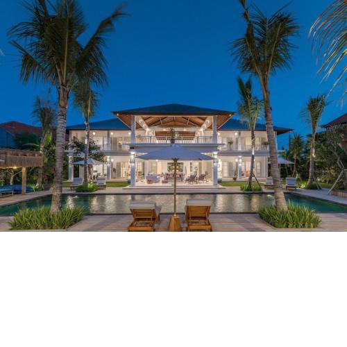 Villa Royal Canggu Secluded 6BR Luxury Walking Distance to Echo Beach