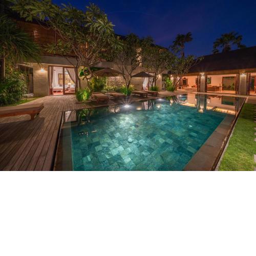 Villa Rubina - Luxury Pool Villa in Batu Belig Next to the Beach!