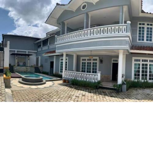 Villa Rusa (Best Place you can get in da' town!)