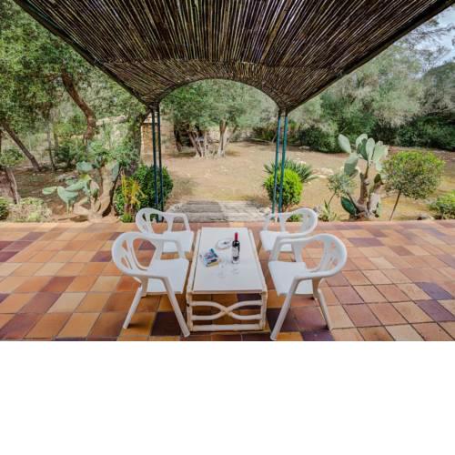 Villa Sa Rota is a wonderful 3 bedroom villa located in the heart of the Mallorcan countryside