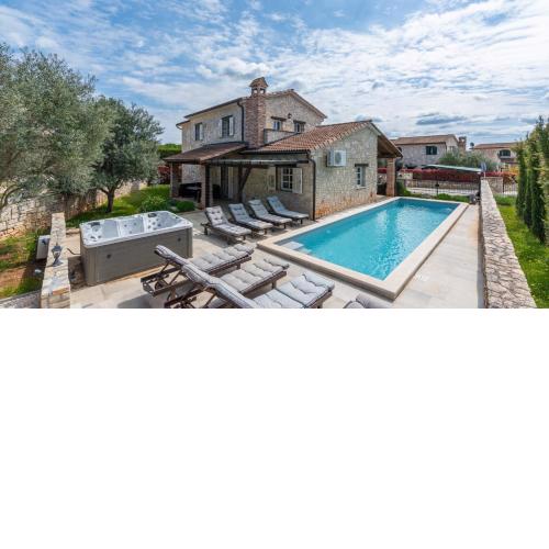 Villa Salvia with Private Pool and Jacuzzi