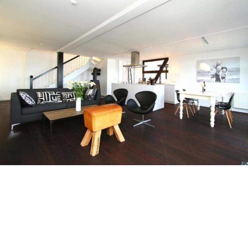Villa Schering, App. 4 Black & White