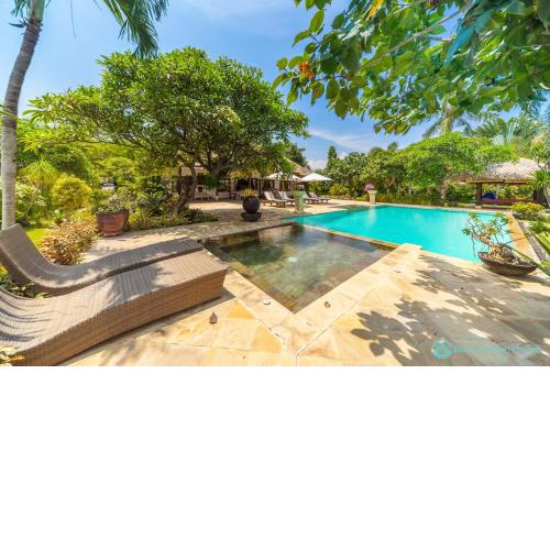 Villa Segara Murti - Stylish Beachfront Villa!