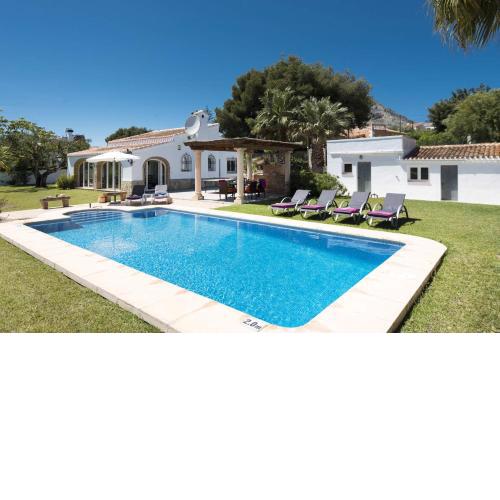 Villa Seniola by Villa Plus