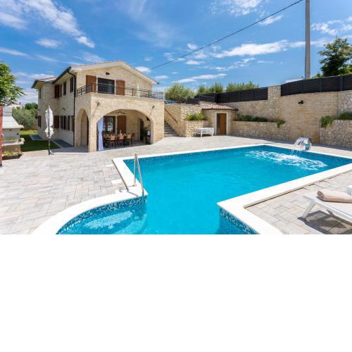 Villa SERENITY with pool, sauna and jacuzzi