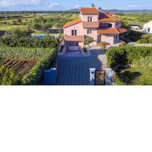 Villa Simone with private pool & beautiful garden