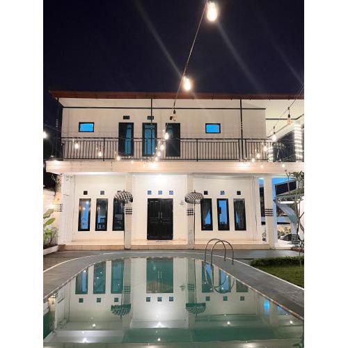 Villa Sindang Restu Sr Cisarua 4Br 20 Pax