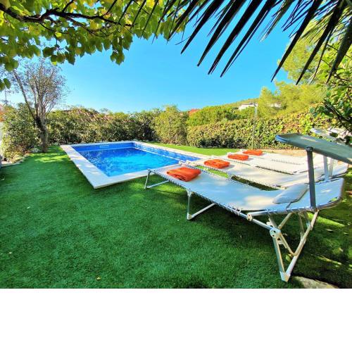 Villa Sitges Les Moreres Beach 15 minutes walking AC Very Confortable Nice Outdoor Areas Pool very sunny
