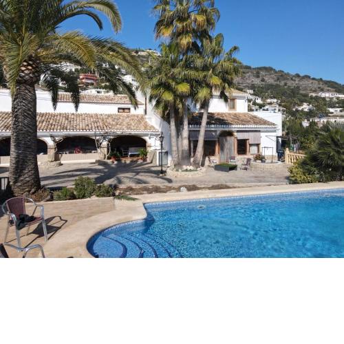 Villa Soberana / Casa Puri