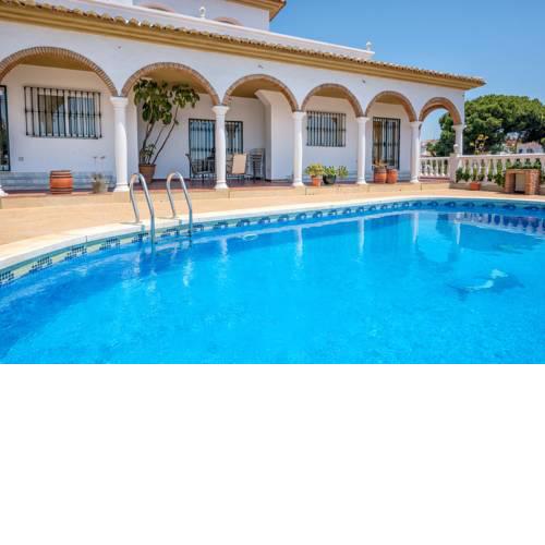 Villa Soleada Calahonda by Rafleys