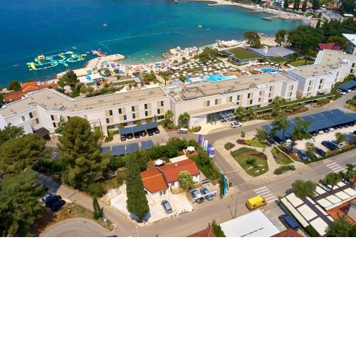 Villa Spadici next to the sea