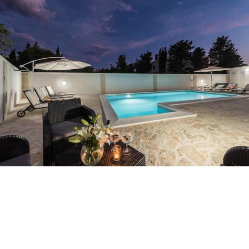 Villa Star 1 luxury apartment with a pool