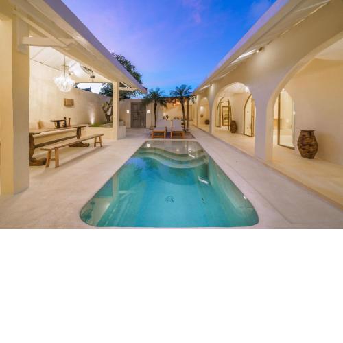 Villa Stella: 2BR Vibrant Mediterranean Oasis