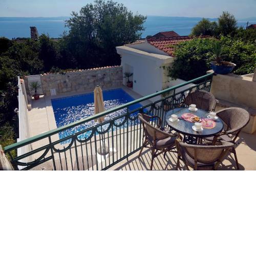 Villa Stella Podgora with heated pool