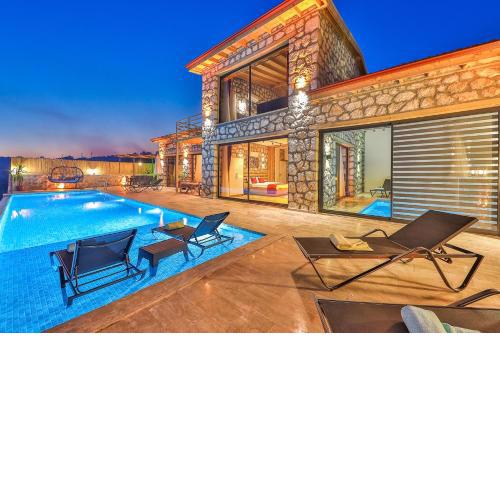 Villa Summer Breeze, 4 Bedroom Sea View Luxury Villa With Indoor and Ourdoor Pool