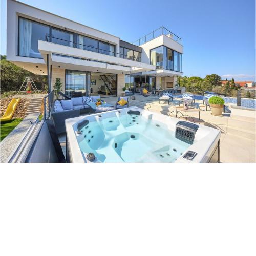 Villa Sunlight
