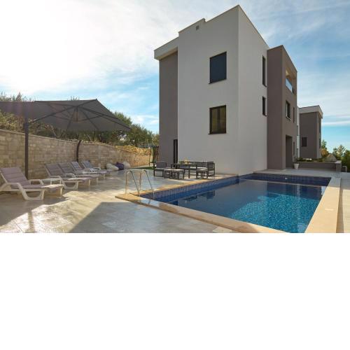 Villa Sunset, private pool, elevator, jacuzzi, gym