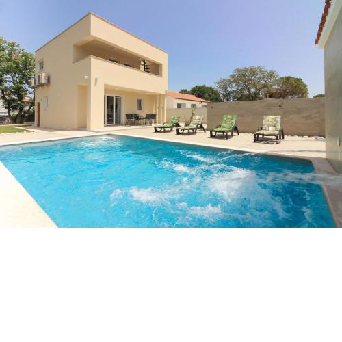 Villa Sunshine with private Hydromassage Pool near the beach