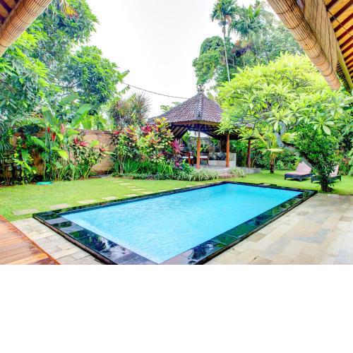Villa Taman Rahasia